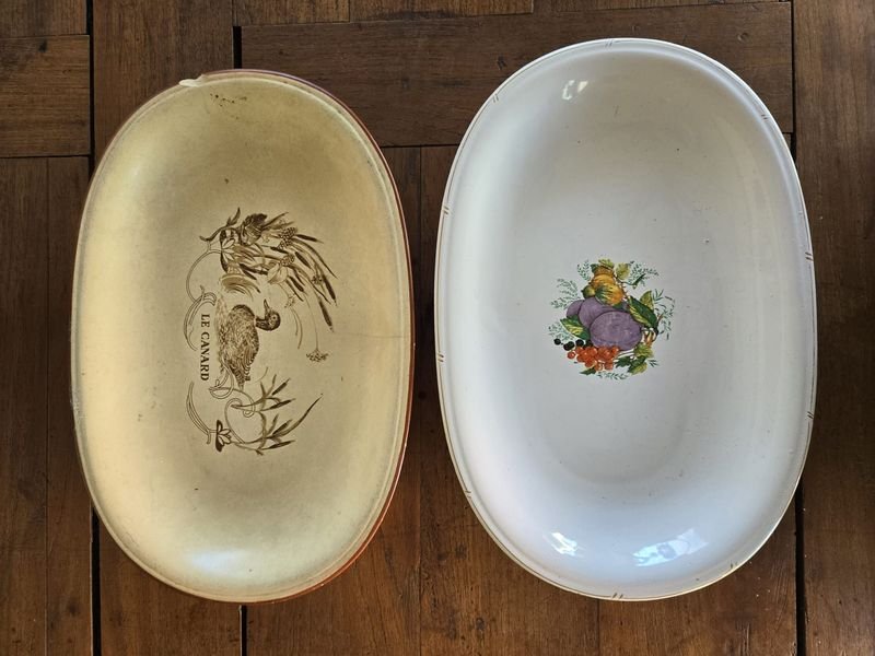 Dos Fuentes Ovaladas de Loza con Decoración