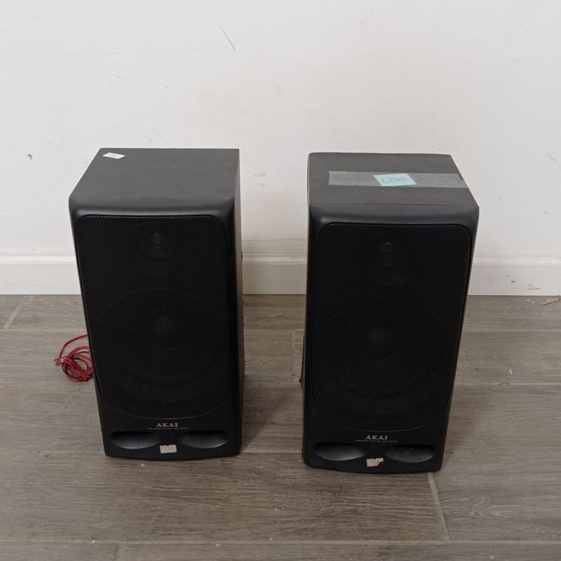 Lote anterior: Parlantes Akai en caja de madera