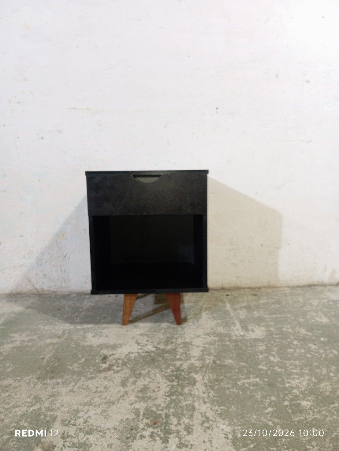 Mesa de Noche Moderna Madera Oscura con Cajón y Compartimento
