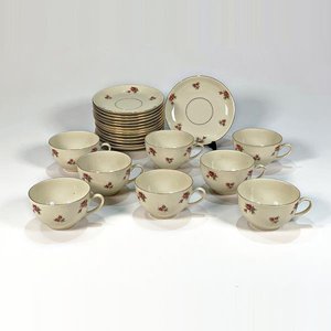 Lote anterior: Juego de 8 Tazas de Té de Porcelana Bavaria Beige con Decoración Floral y 14 Platillos