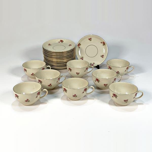 Juego de 8 Tazas de Té de Porcelana Bavaria Beige con Decoración Floral y 14 Platillos