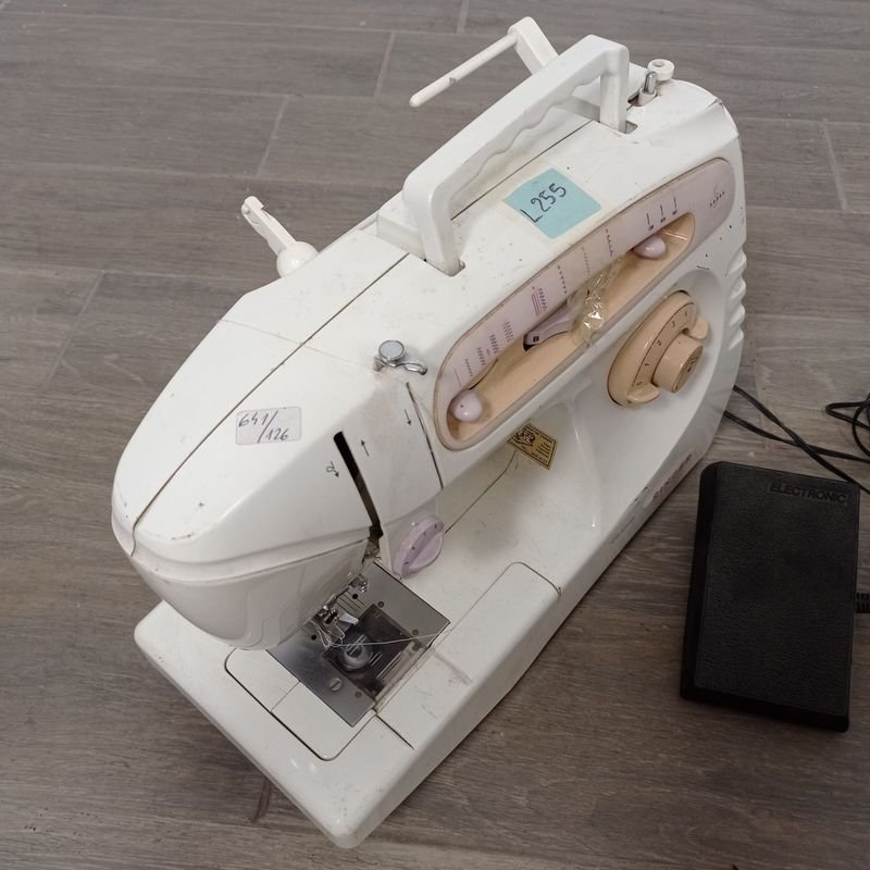 Maquina de coser SINGER en buen estado - imagen 2