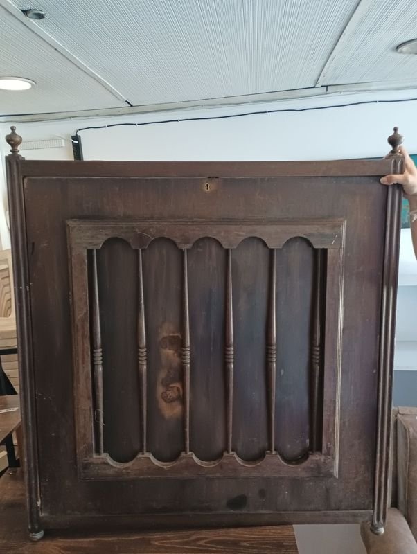 Lote siguiente: Mesa bar antiguo de comedor plegable: Un artículo único y raro