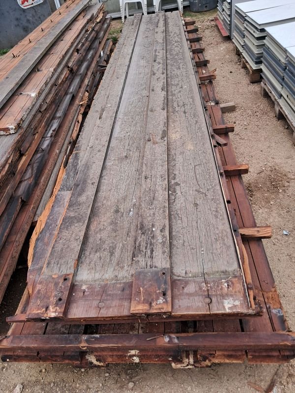 30 Tablones de Madera Dura (Angelim) de 5.60m y 3m