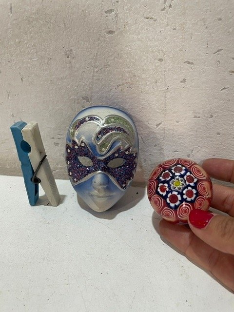 Lote anterior: Máscara y pisa papel para arte