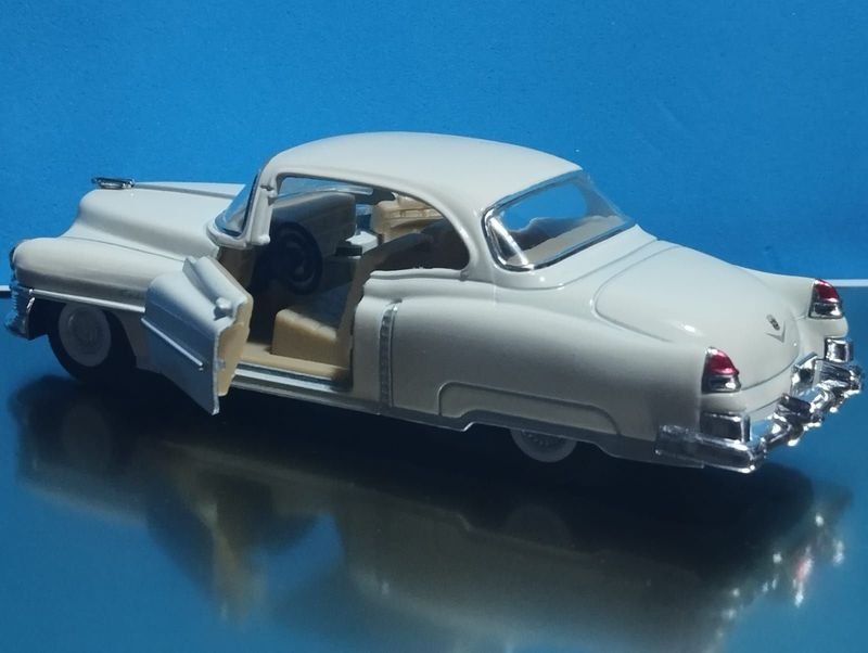 Auto clásico Cadillac año 53, coleccionable - imagen 3