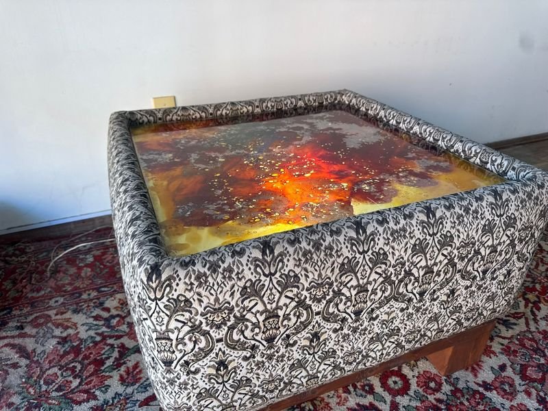 Mesa ratona con iluminación y tapa de vidrio artística - imagen 2