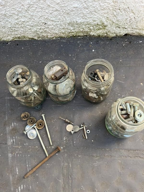 Colección de herramientas y accesorios en metal - imagen 3
