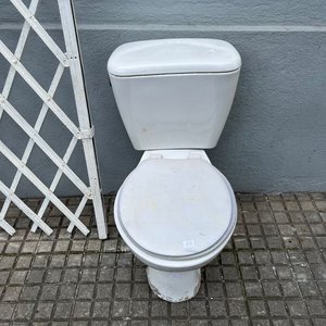 Reja Plegable de Hierro Blanca y Mochila de Inodoro Blanca - imagen 4