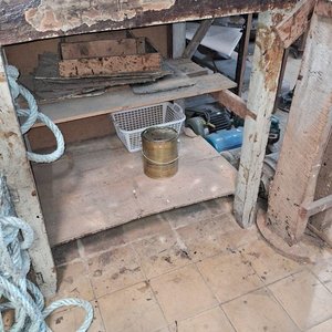 Mesa y Taburete de Trabajo Rústico en Madera - imagen 4