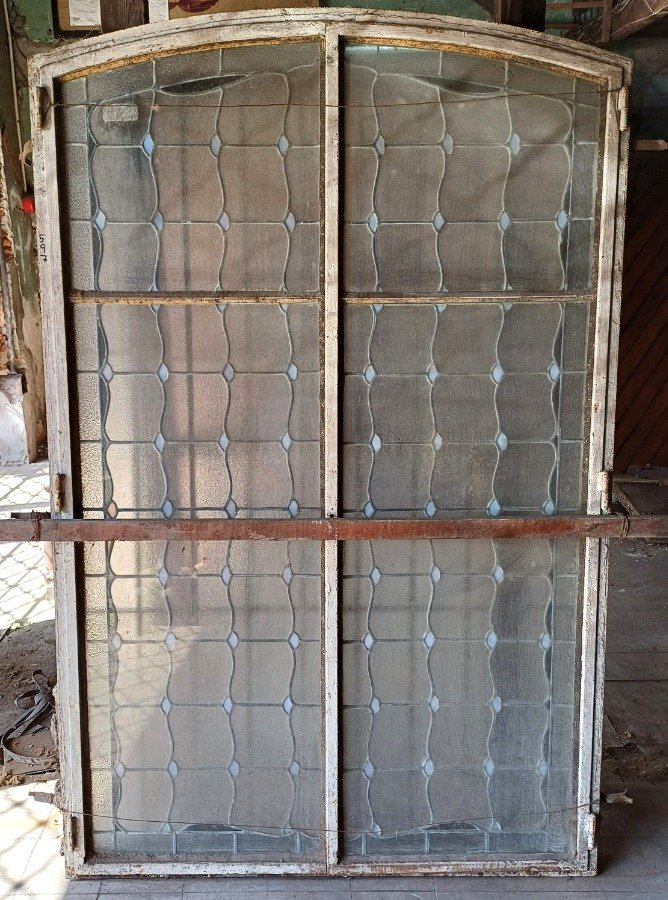Ventana de hierro con vitrales decorados - imagen 8