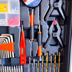 Set de 58 Herramientas Eléctricas y Manuales en Valija - imagen 6