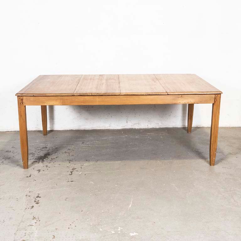 Lote anterior: Mesa de comedor rústica con daños de polillas