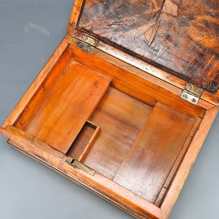 Cofre de madera con dos cajones y detalles en español - imagen 5