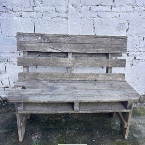 Lote siguiente: Banco Rústico de Madera Estilo Pallet