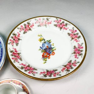 Juego de Taza y Platito con Dos Platos Decorativos Vintage - imagen 3