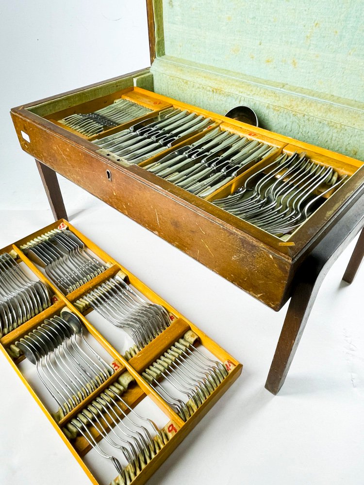 Lote anterior: Cubierta de mesa con utensilios inoxidable