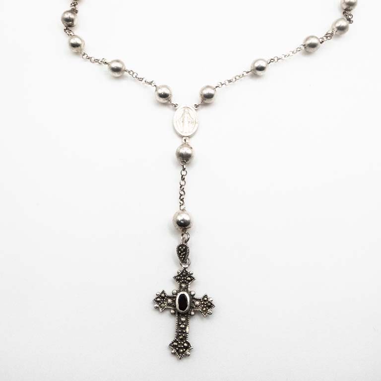 Rosario de Plata con Cruz, Piedra Negra y Marquesitas - 44cm