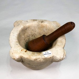 Mortero de Mármol con Mano de Madera - imagen 2