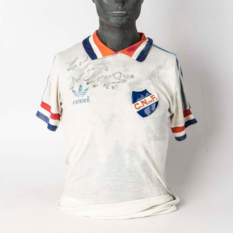 Lote anterior: Camiseta de Nacional oficial marca adidas modelo utilizado entre 1980 a 1983