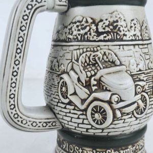 Jarra de Cerveza Antigua con Relieves de Autos Clásicos - imagen 4