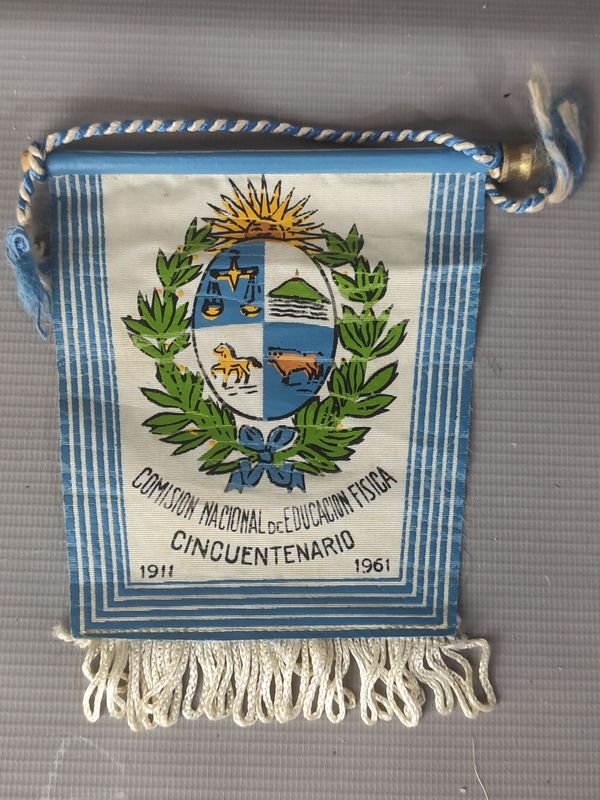 Banderín Conmemorativo Cincuentenario Comisión Nacional de Educación Física Uruguay 1911-1961