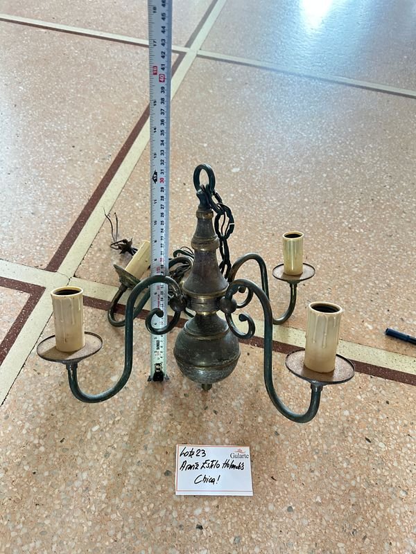 Araña mediana estilo Holandés: Un objeto decorativo de metal - imagen 8