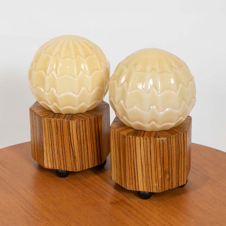 Par de Lámparas Art Decó con Opalina y Base de Madera