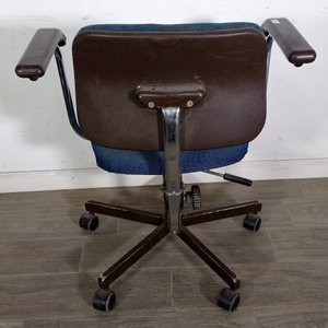 Silla de Escritorio Giratoria Azul con Apoyabrazos Marrones - imagen 4