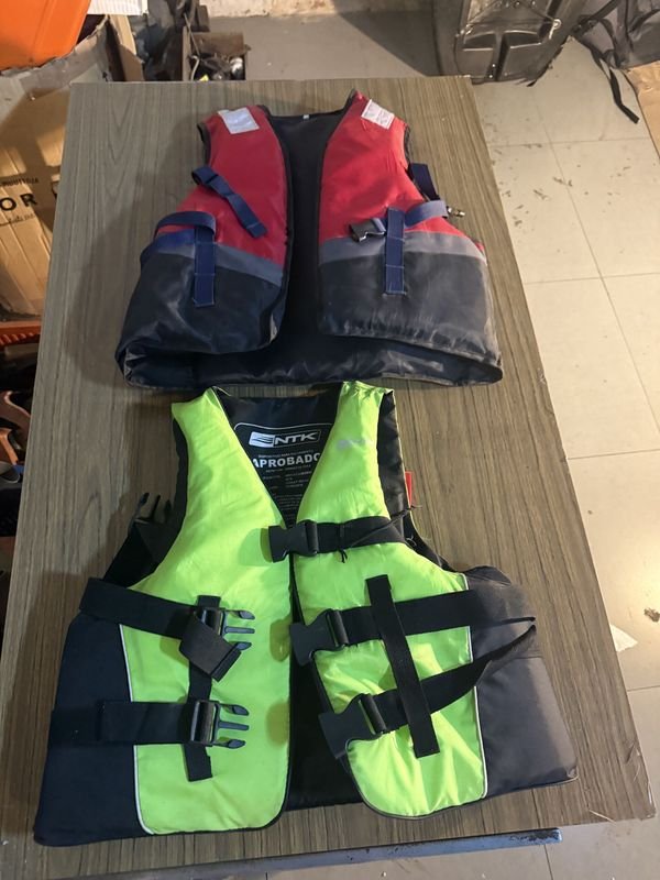 Excepcional Kayak para Poco Uso con Asiento Remos y Chalecos Salvavidas - imagen 5