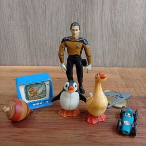 Lote anterior: Lote de Juguetes a Cuerda Tomy 1977: Televisor Sacapuntas, Figura Star Trek y Más