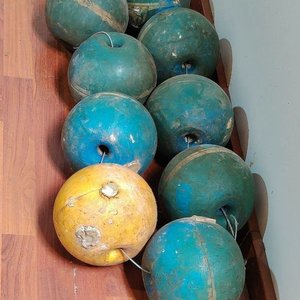 Lote de 8 Flotadores Esféricos en Tonos Azules, Verdes y Amarillo con Desgaste - imagen 2