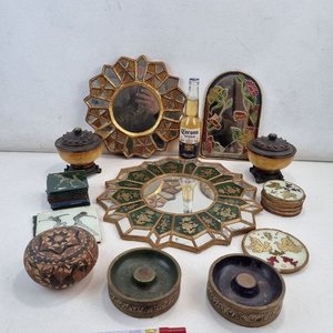Lote siguiente: Lote de Espejos, Recipientes y Adornos Decorativos