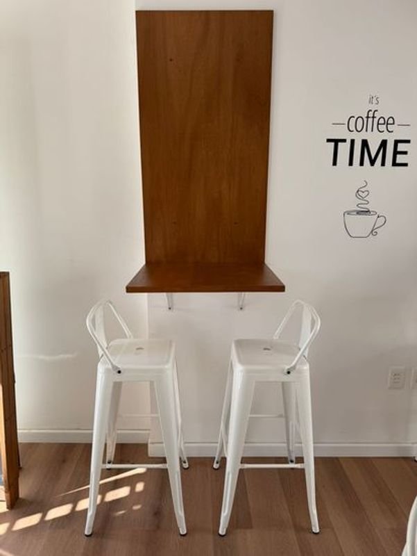 Lote anterior: Mesa de Desayuno con 2 Banquetas y MENSULAS