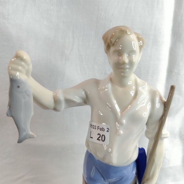 Figurita de pescador en porcelana alemana Carl Scheiding Grafenthal - imagen 2