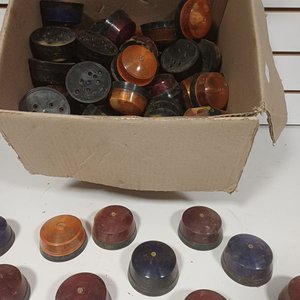 Caja con 80 Farolitos Redondos de Plástico y Metal - imagen 2