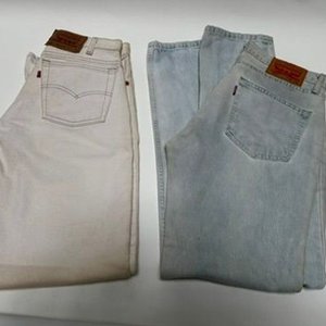 Lote siguiente: 3 Jeans Levi's de Dama Talles 29x32, 32x32 y 109cm