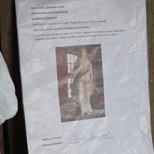 Escultura Virgen de Nazaret por Martha Escondeus en Marmolina Pintada - Edición Limitada - imagen 3