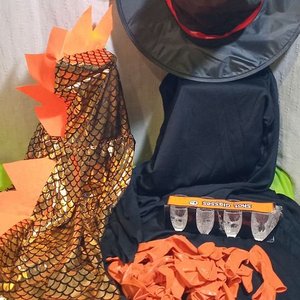 Lote anterior: Disfraz de Dinosaurio, Gorro de Bruja, Vasos de Halloween y Globos Naranja