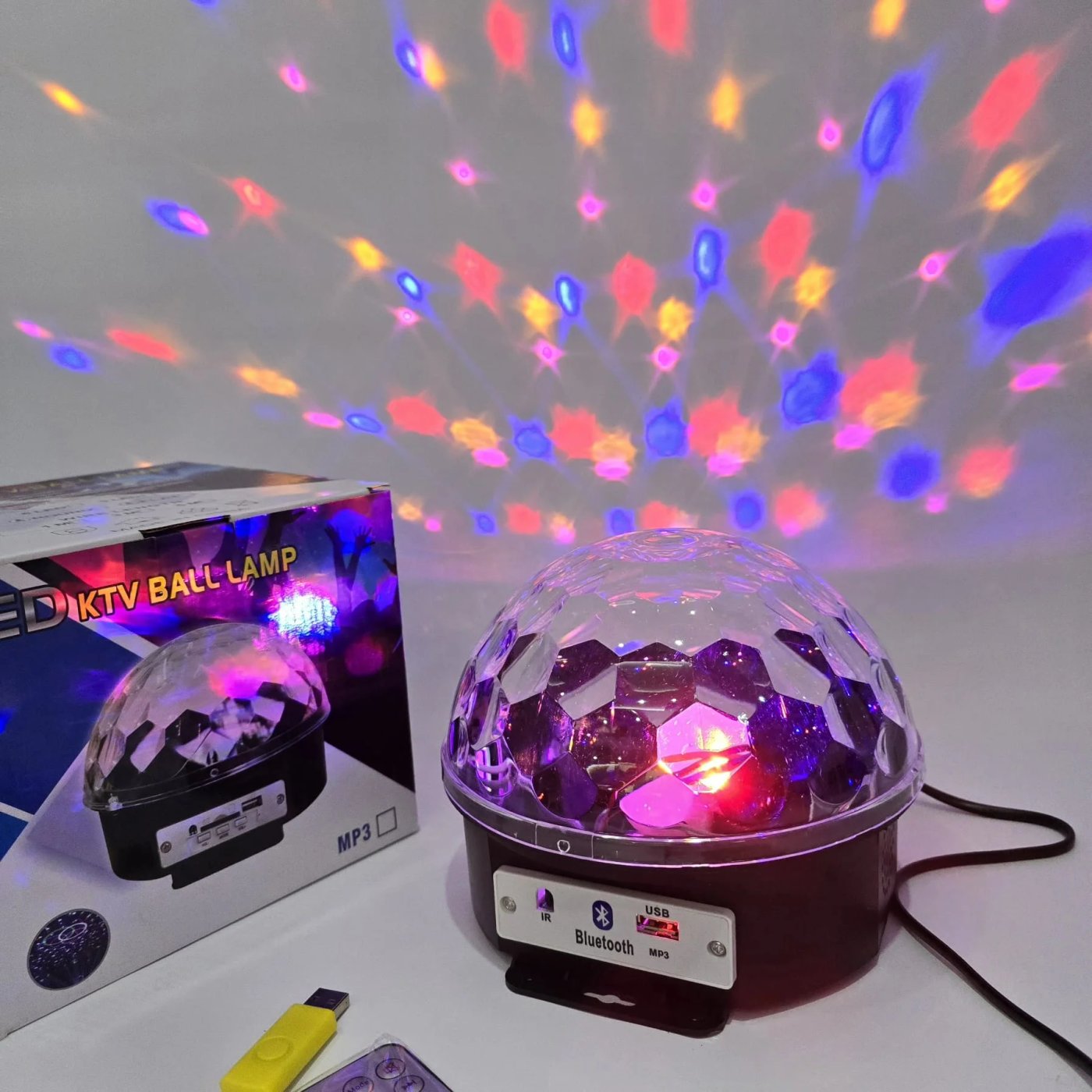 Item lote-146-media-bola-led-bluethoth-copia - Image 0