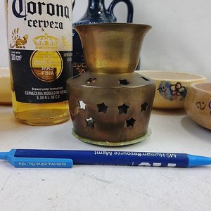Conjunto de 17 Piezas: Jarra Licorera Buchanan's, Rallador Vintage, Matacandelas y Cuencos Pintados a Mano - imagen 13