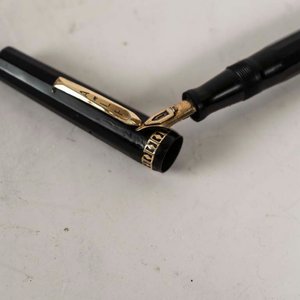 Lapicera Fuente Eversharp Negra con Iniciales ALF y Pluma de Oro - imagen 2