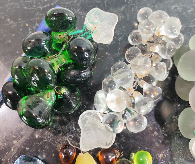 Colección de uvas en vidrio en diferentes tamaños y colores - imagen 2