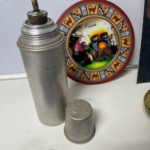 Lote Variado: Termo Acero, Posa Vasos, Plato Decorativo Perú, Caracoles y Adornos - imagen 3