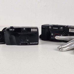Lote siguiente: Par de Cámaras Fotográficas Vintage Olympus y Premier