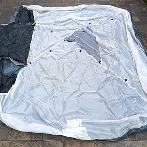 Equipo de Camping: Carpa Hummer Eiger 6 y Conservadora de Espuma - imagen 7