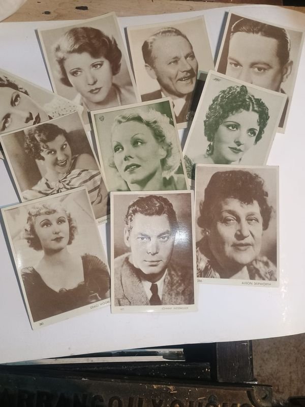 Colección de postales antiguas con actores y actrices de época - imagen 1