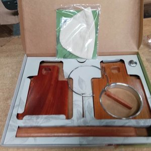 Lote siguiente: Cafetera Colombiana de Madera con Filtros