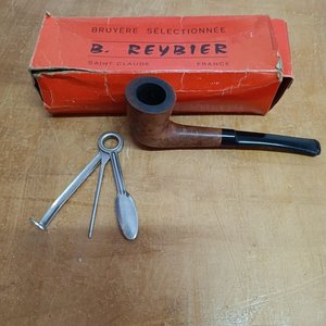 Lote siguiente: Pipa de Madera B. Reybier con Set de Herramientas y Caja Original
