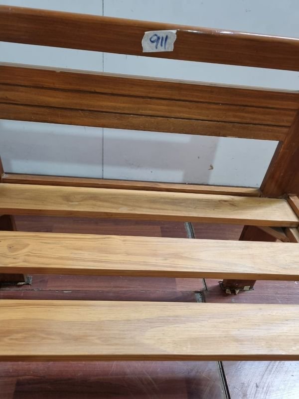 Cama de madera con estructura y colchón - imagen 6